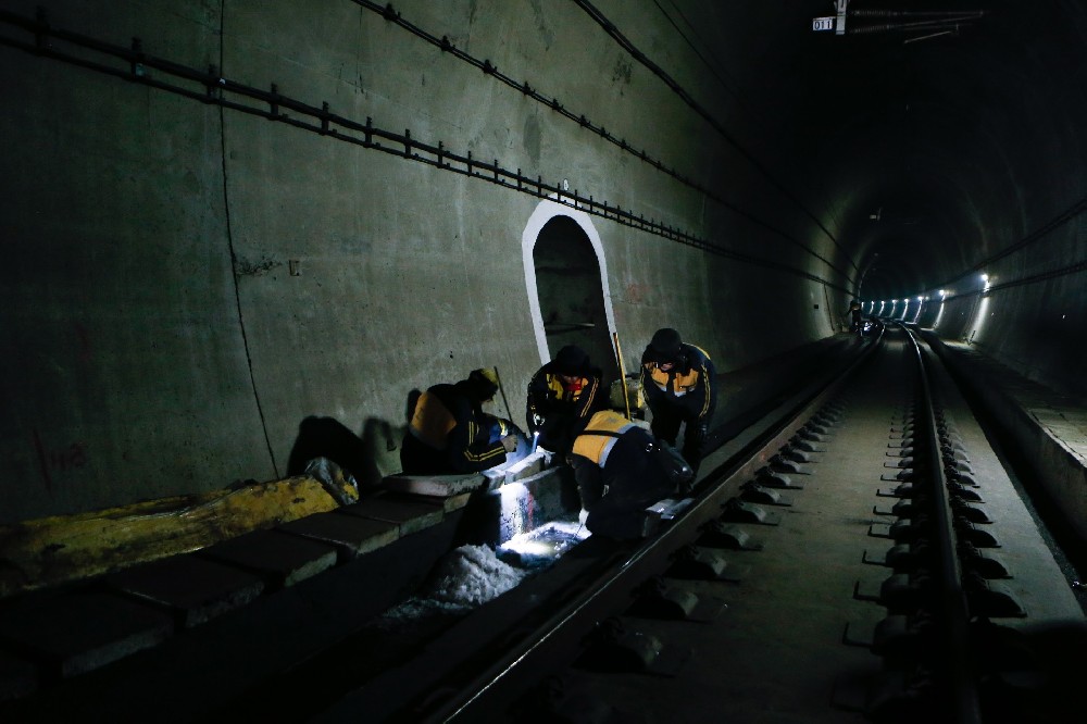 铜鼓铁路运营隧道病害现状